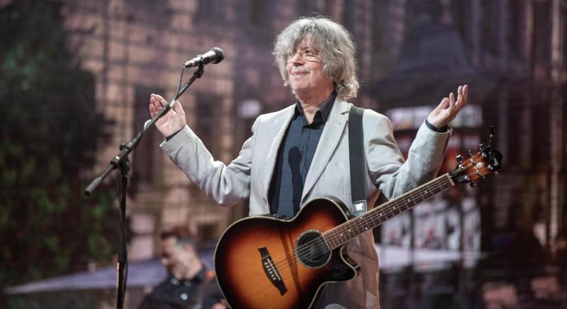 Demokráciadíjat kapott Bródy János, aki egy nappal a parlamenti választás előtt búcsúzik a közönségtől