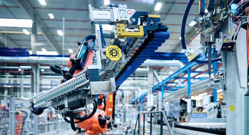 Videón, hogyan készül Debrecenben az új BMW iX3