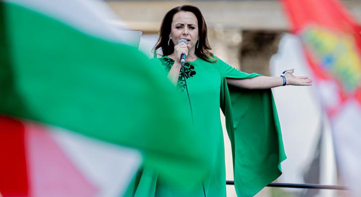 A szombaton bejelentett Csézyt máris leárulózta fideszes ellenfele