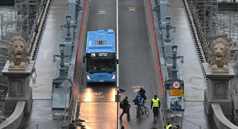 Erős támogatottsága van az autóforgalom korlátozásának Budapesten egy felmérés szerint