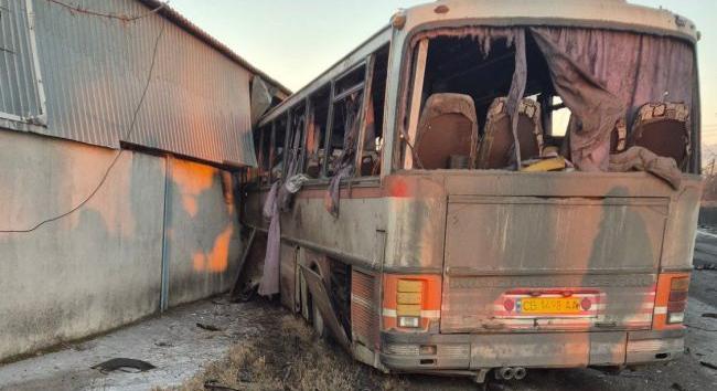 Orosz dróntámadás ért egy munkásokat szállító buszt Pavlohrad közelében, legalább 12-en meghaltak