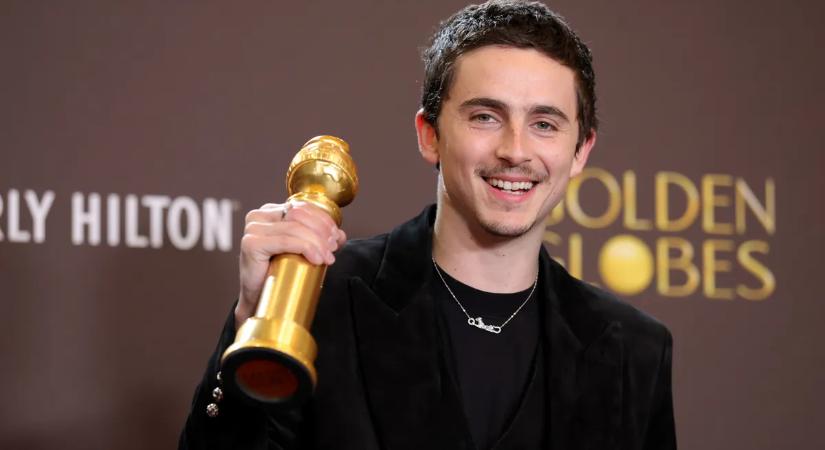 Timothée Chalamet: Az édesanyja támogatja nem mindennapi párkapcsolatát