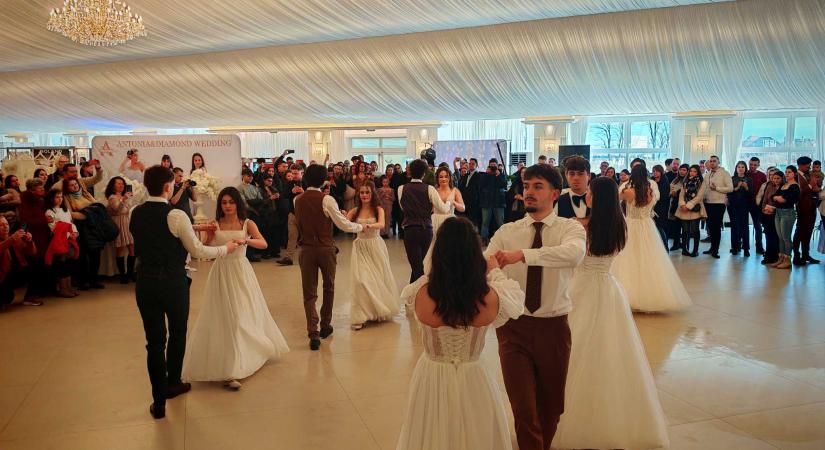 Tizedik esküvői kiállítás Kézdivásárhelyen: közel ötven kiállító mutatta be, mi a trend (VIDEÓ)