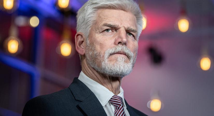 Tízezrek tüntettek Prágában a megfenyegetett Petr Pavel cseh köztársasági elnök mellett