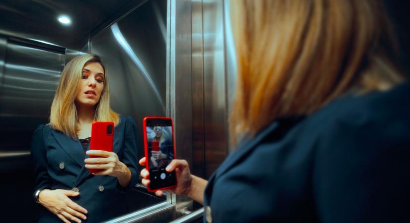 A szelfizésen túl: Gondoltad volna, hogy valójában ezért vannak tükrök a liftekben?