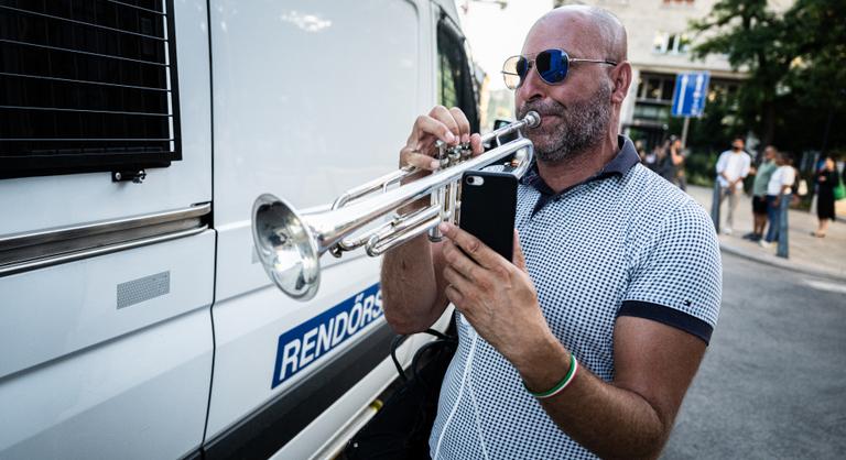 Szabó Bálint félreteszi trombitáját, elindul a választáson Magyar Péter választókerületében