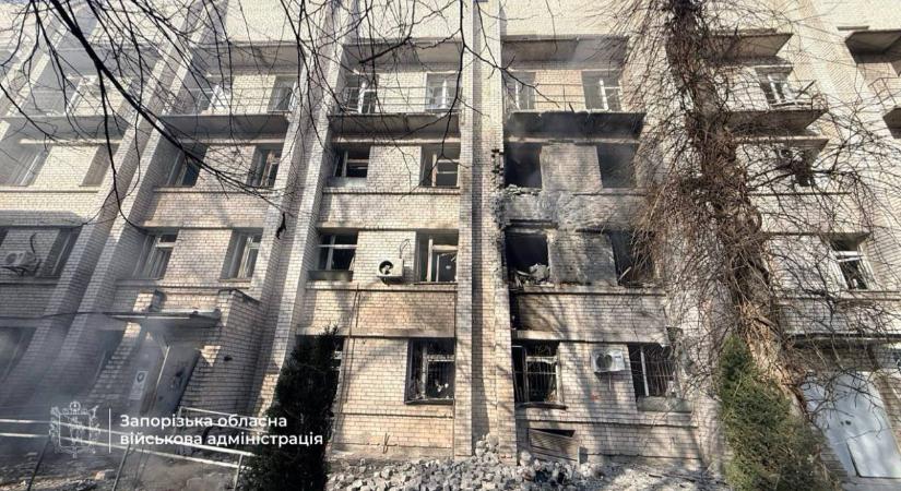 Dróntámadás ért egy szülészetet Zaporizzsjában – többen megsérültek