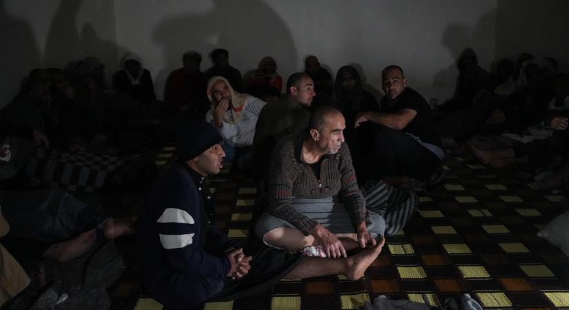 Így deportálják a Közel-Keleten az Iszlám Állam bebörtönzött terroristáit