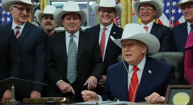 A Financial Times szerint a demokrácia gyorsabban hanyatlik az USA-ban, mint az orbáni Magyarországon, de van egy fontos különbség