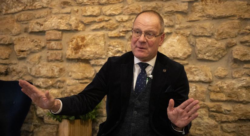 Navracsics Tibor: Ismerem Lázár Jánost, semmi nincs benne, ami a rasszizmus vagy az emberek lenézésének leghalványabb vonásait mutatná