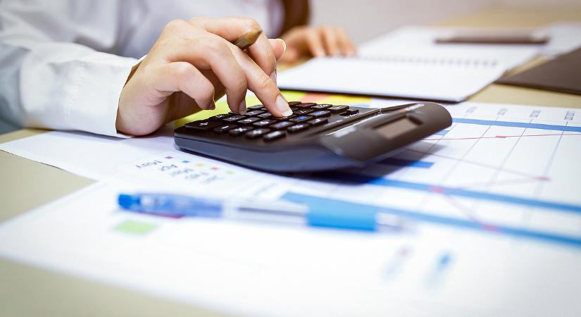 Kiderült, mekkora béremelésre számíthatnak idén a dolgozók