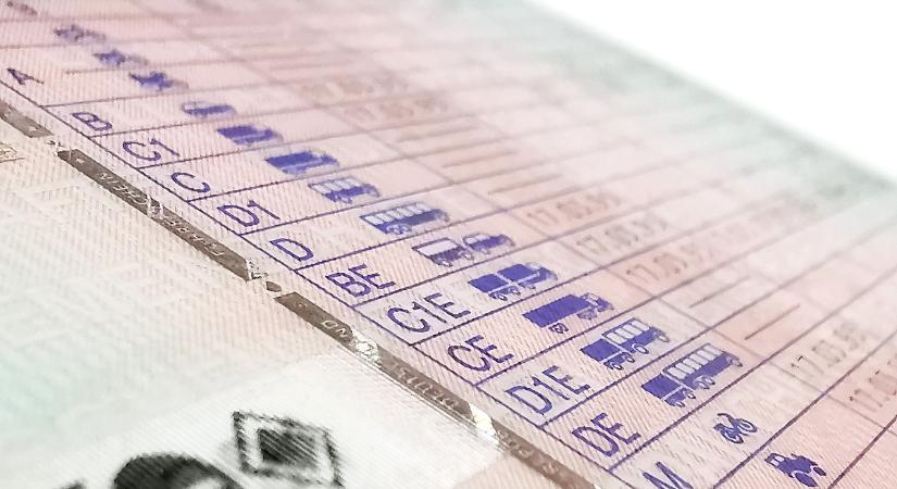 Sok autós nem tudja: ekkor kötelező lecserélni a jogosítványt