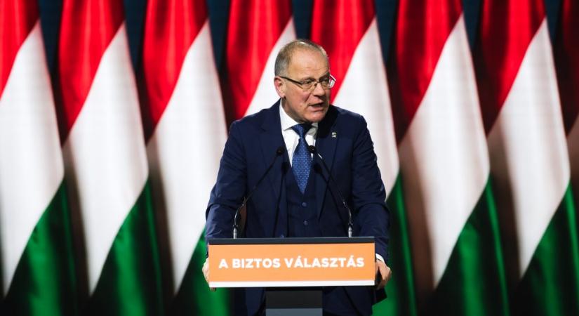 Navracsics: 65,3 százalékban értek egyet a Fidesz politikájával