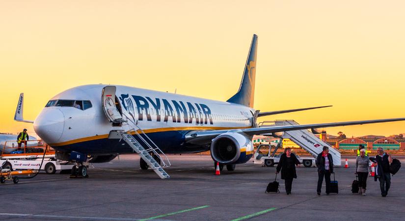 Azt kéri a Ryanair, ne ebben a ruhadarabban repüljünk