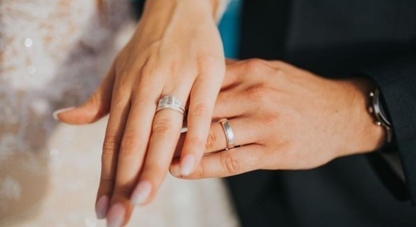 Újra megerősíthetik házassági fogadalmukat a kecskeméti párok a városházán