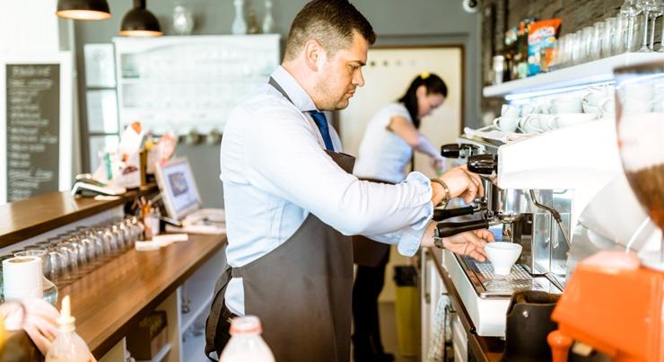 Adókedvezmény, bértámogatás, hitel: kormányzati csomag a vendéglátásnak