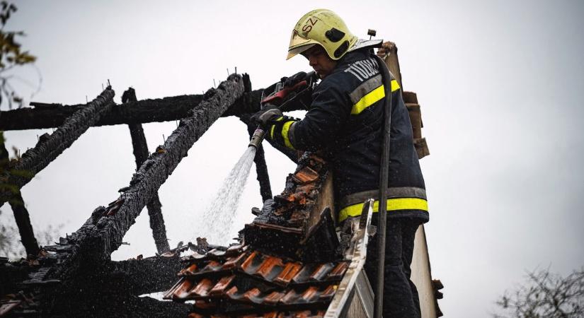 Kigyulladt egy családi ház Boldogon