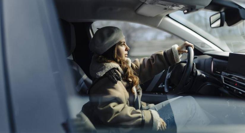 Soha ne indulj el így az autóddal hidegben: kárt tehet a motorban