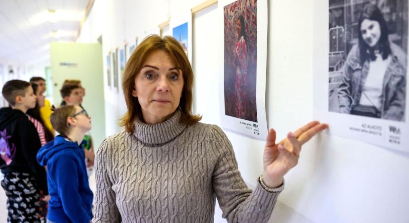 Elképesztő fotók a falakon – büszke egykori tanulójára a Dienes iskola (képgalériával)