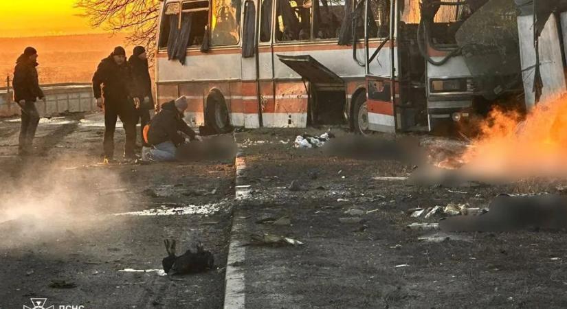 Ukrán bányászokat szállító buszt ért orosz dróntalálat, legalább 12-en meghaltak