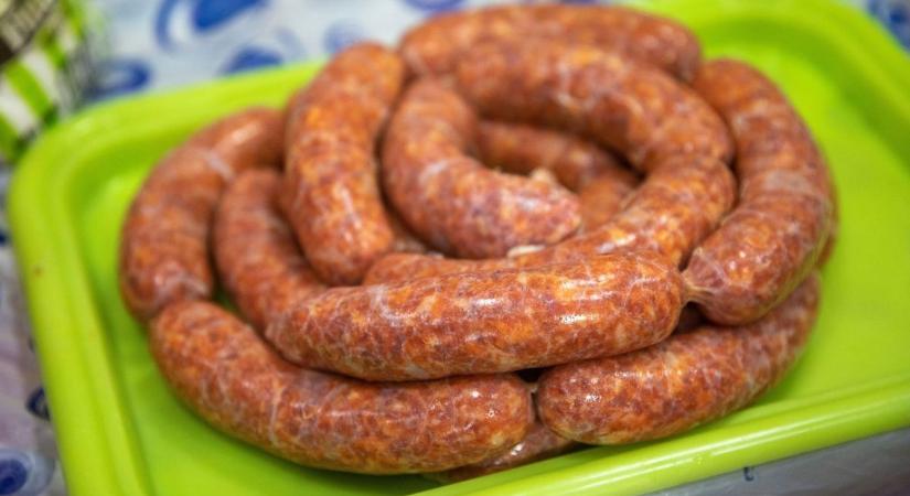 Ilyen farsang tényleg nincs még egy Szegeden: röfögni kell és otthonkában kifutóra állni