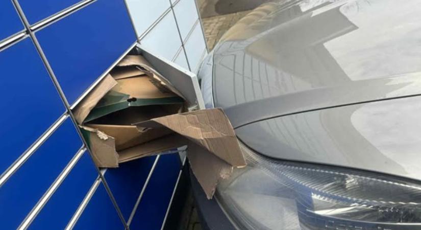 Egy autós rosszul parkolt, a magyar kommensereg pedig elszabadult