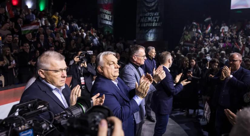 A nyugdíjasok és a fiatalok is felháborodtak - ezt mondták a Tisza Pártról Hatvanban