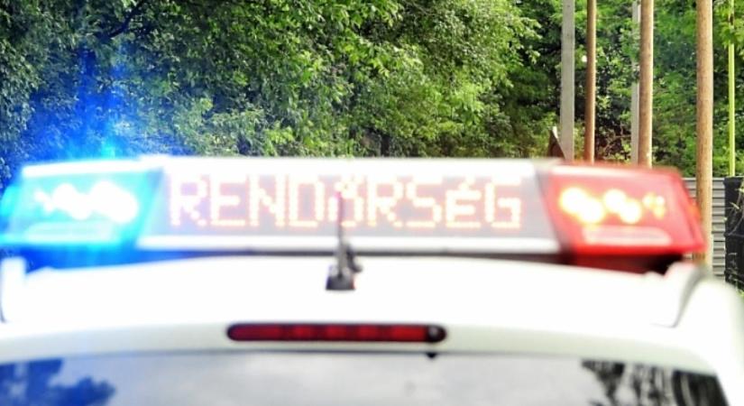 Árokba sodródott és felborult egy autó a 35-ös főúton