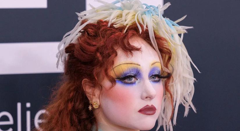 Grammy 2026 legdurvább villantása: Chappell Roan félmeztelenül vonult be a vörös szőnyegen