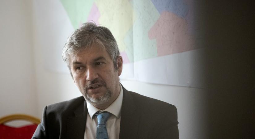 Hadházy megtalálta a leggyalázatosabb önazonossági rendeletet