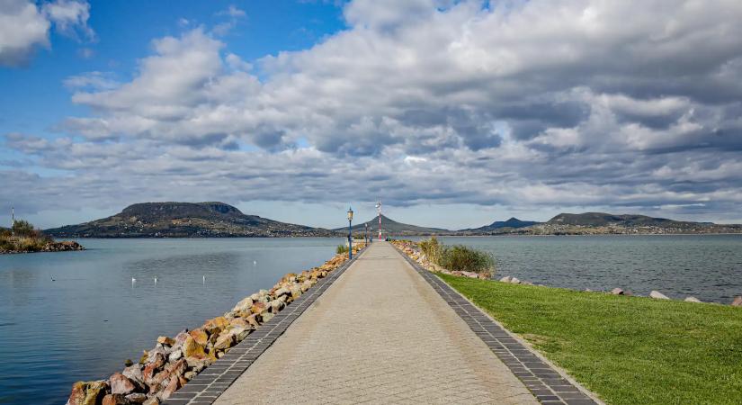 Még éveket kell várni: Csak 2030-ban indulhat a balatoni körvasút építése