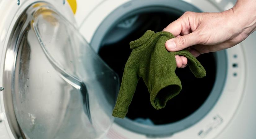 Összement a pulóvered a mosásban? Ne dobd ki, ez a pofonegyszerű trükk segíthet!