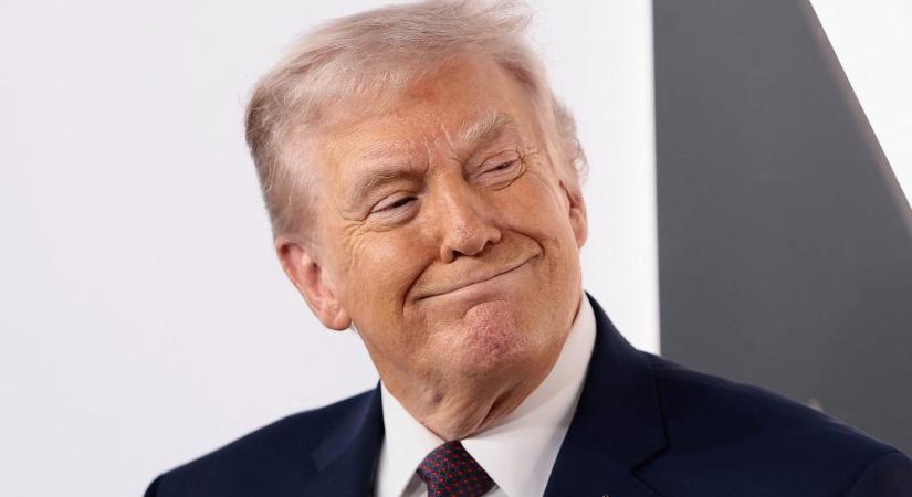 Trump viccei olyan rosszul sültek el egy zárt körű elitvacsorán, hogy többször is síri csend lett a teremben