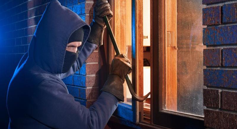 Infarktust kapott a bácsi, mikor Gödrén összefutott a betörővel