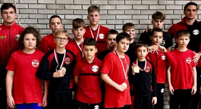 Érmek Dunaújvárosból: remekeltek a dorogi birkózók