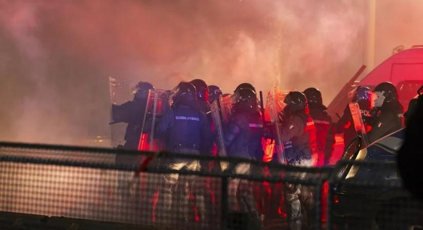 Megtalálták a szélsőbaloldali férfit, aki társaival kórházba küldött egy rendőrt