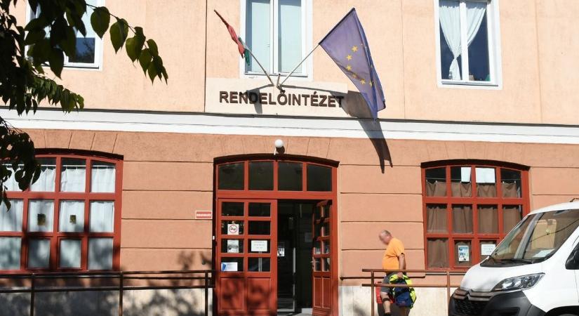 Megtámadtak és kiraboltak egy idős nőt a szolnoki SZTK-nál