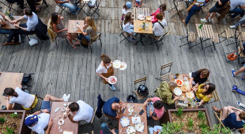 70 ezres számlát kapott vendég az étteremben, ezután úgy megalázta a pincér, ahogy életében még senki