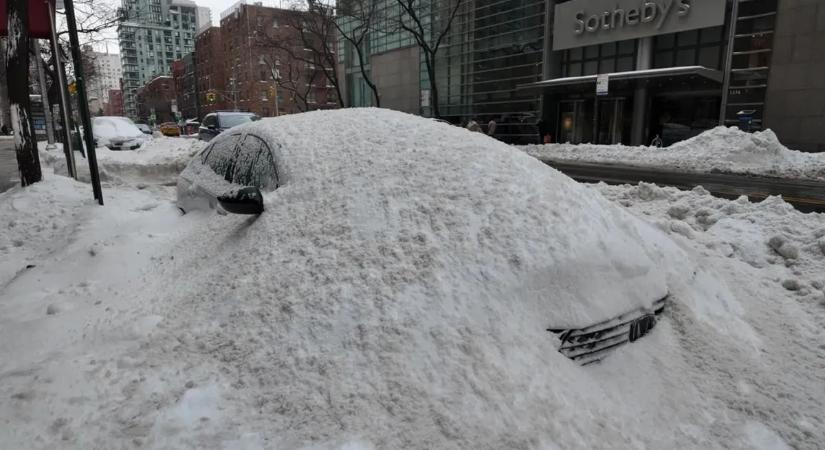Bombaciklon és hóvihar bénítja az országot, hidegfront tarolja le az Egyesült Államokat