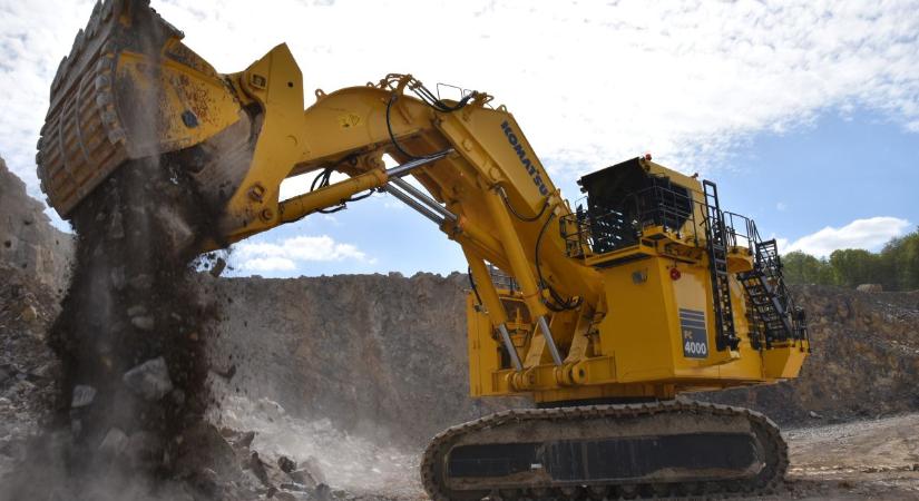 Hogyan méri a Komatsu sebészi pontossággal az óriási acélkomponenseket?