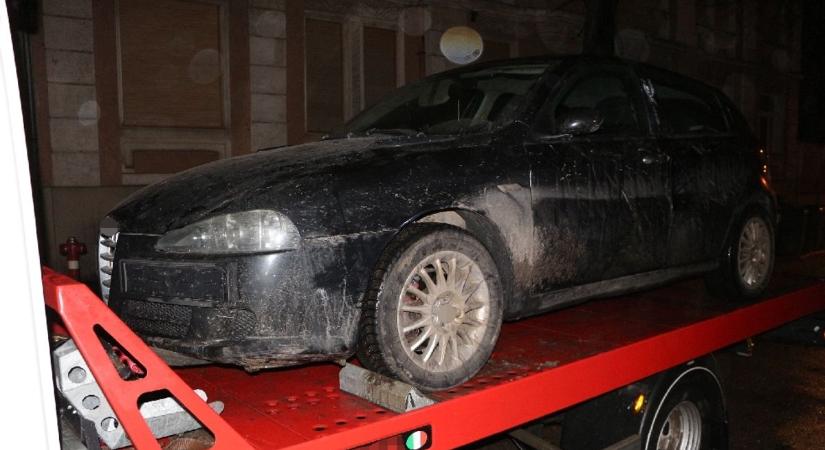 Lebukott a kamu rendszámmal, futva próbált menekülni a rendőrök elől