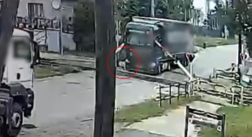 Egyetlen apró figyelmetlenséggel követett el bűncselekményt a kamionos!