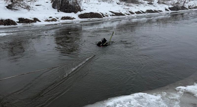 Továbbra sem találják a Kis-Szamosba esett négyéves gyermeket – A búvárok folytatják a keresést