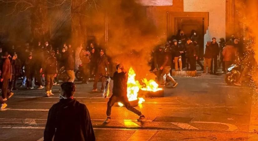 Közzétették az iráni tüntetések halálos áldozatainak névsorát