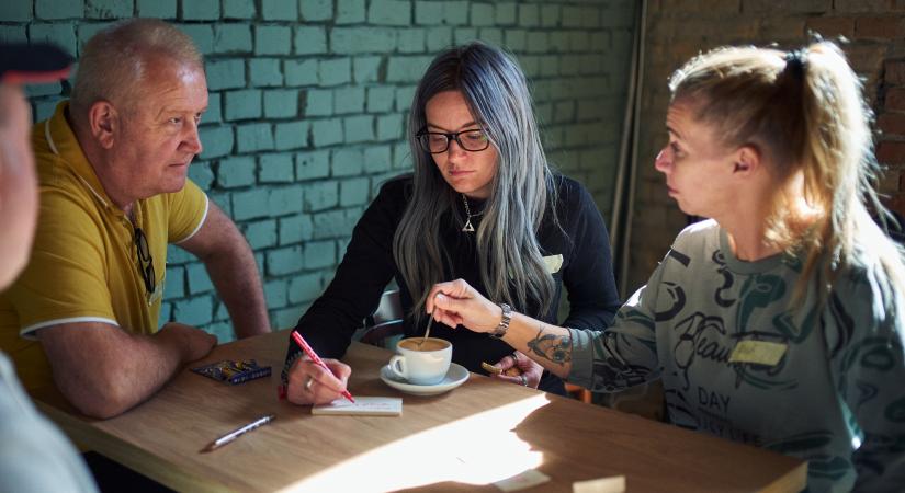 DRIVE – Új dokumentumszínházi darab vizsgálja a kapitalista tempó árát