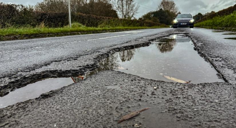 Tragédia a budapesti utakon: kátyúk ezrei, milliós károk