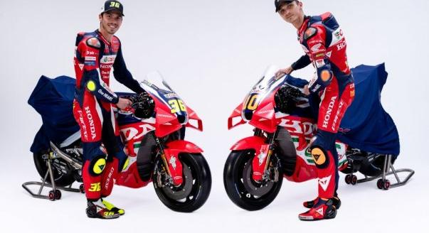 Utolsóként a gyári Honda festését is leleplezték