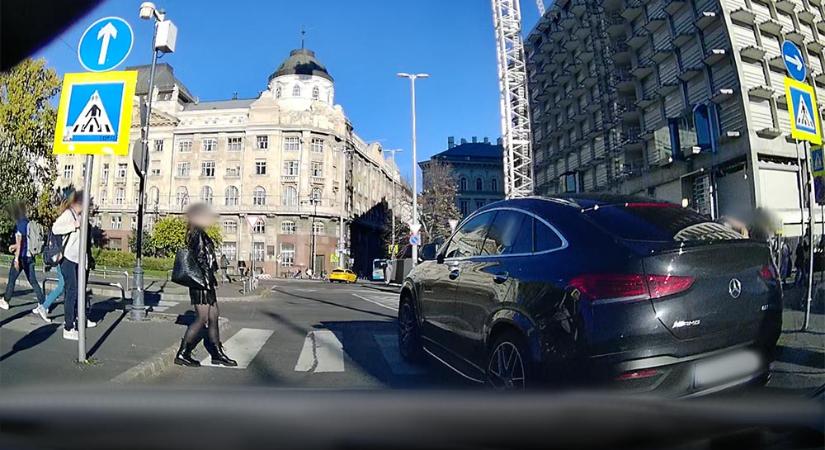 Nehéz autók: Magasabb adót és parkolási díjat szorgalmaznak