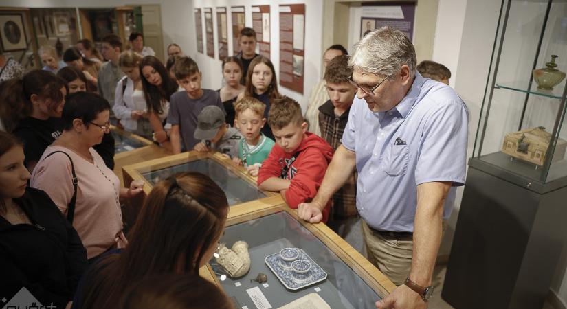 Rómer múzeum – kávéházi beszélgetések, múzeumi szakmai nap