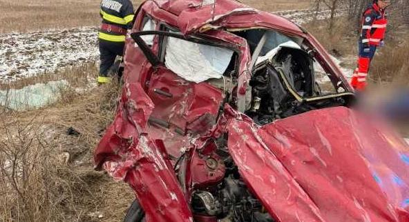 Tragédia az országúton: egy sofőr életét vesztette, miután két teherautóval ütközött (VIDEÓ)